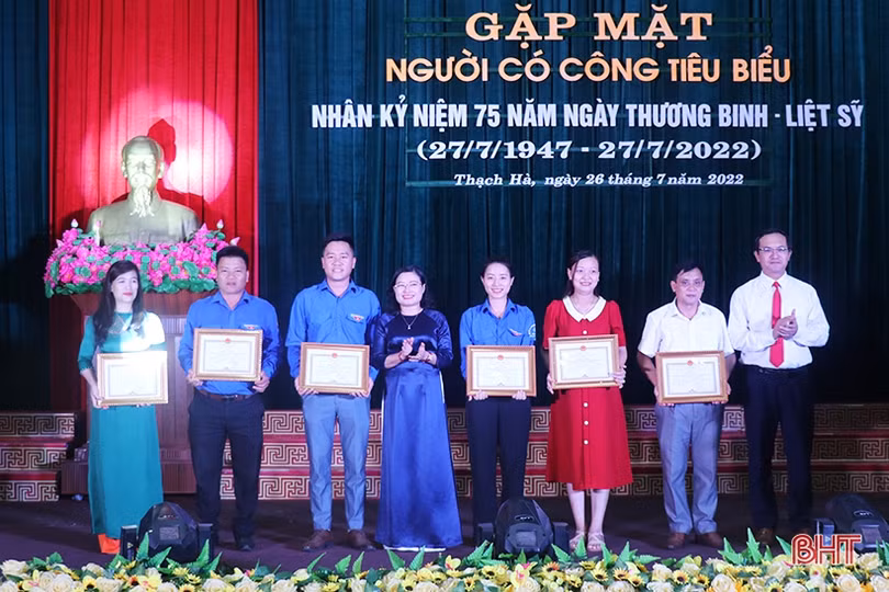 Thạch Hà tôn vinh 23 người có công tiêu biểu 
