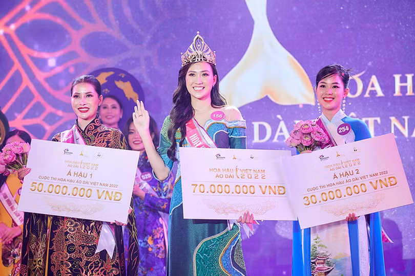 Màn ứng xử ấn tượng của nữ sinh Hà Tĩnh lọt top 5 Cuộc thi Hoa hậu Áo dài Việt Nam