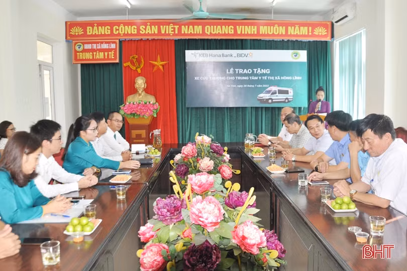 BIDV Hà Tĩnh tài trợ xe cứu thương, thiết bị y tế cho các địa phương