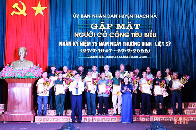Thạch Hà tôn vinh 23 người có công tiêu biểu 