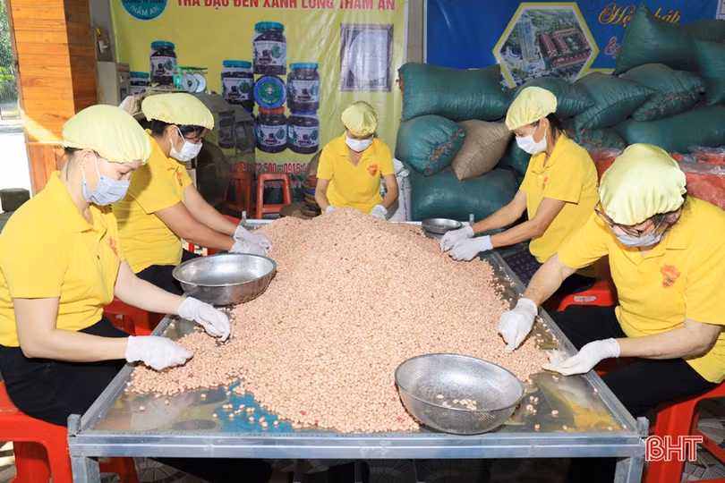 Từ đại lý thu mua nông sản đến lọt tốp 100 thương hiệu nổi tiếng đất Việt