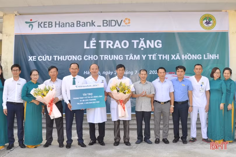 BIDV Hà Tĩnh tài trợ xe cứu thương, thiết bị y tế cho các địa phương