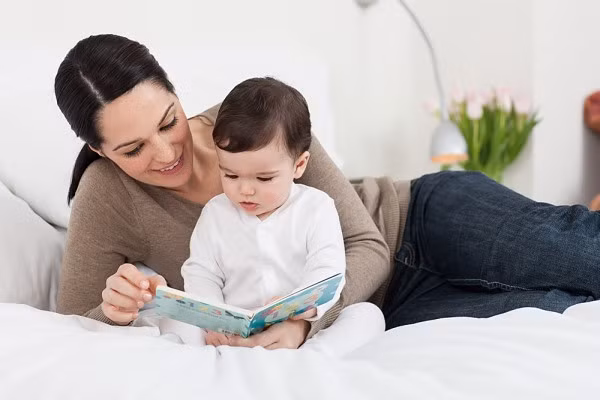 Đừng để điện thoại, máy tính đánh cắp tuổi thơ con