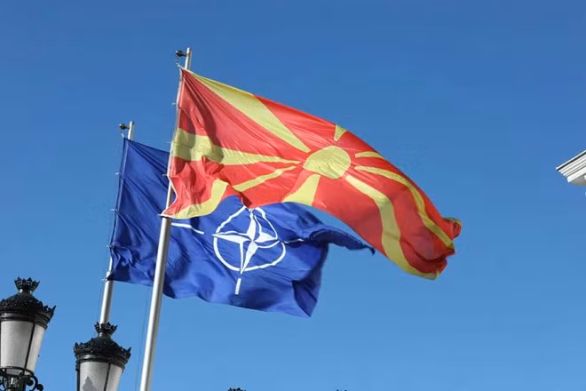 Thế giới ngày qua: NATO chính thức mời Macedonia gia nhập