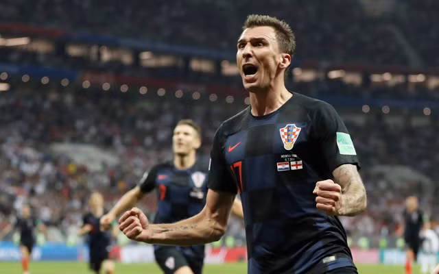 Giroud vs Mandzukic: Giá trị của những “số 9” cổ điển