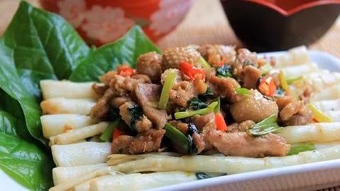 Cơm ngon hơn với thịt vịt xào măng trúc đậm đà, lạ miệng