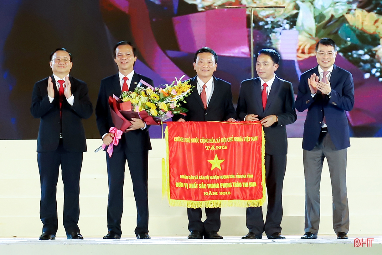 Hương Sơn xây dựng huyện nông thôn mới bền vững, đô thị phát triển