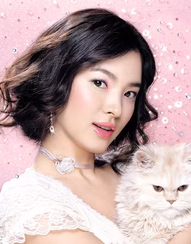 Song Hye Kyo - người đẹp đang say tình mới với tài tử Hyun Bin - đứng thứ 4.