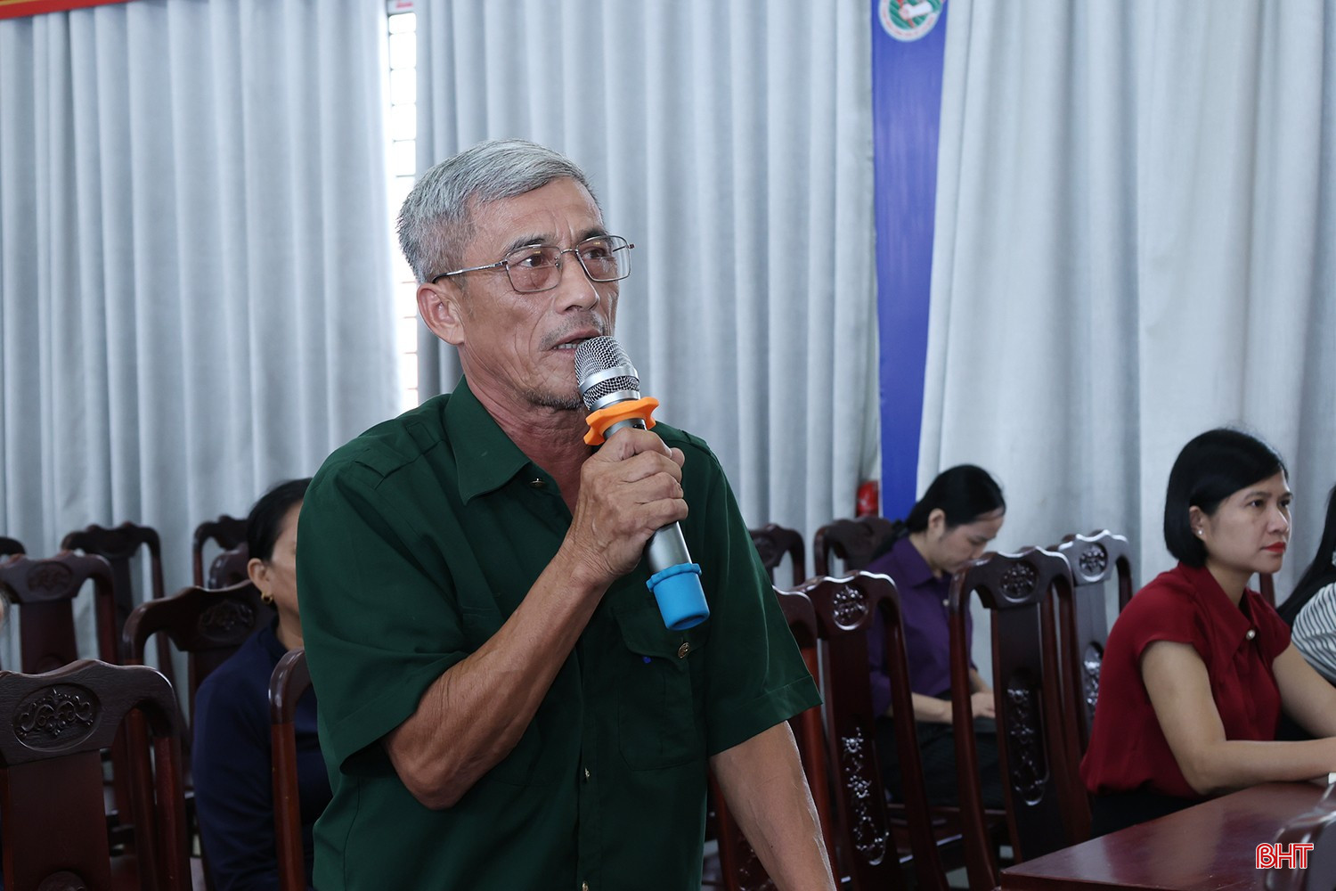 Ông Phan Văn Thành (thôn Viên Lĩnh) phản ánh tình trạng điện yếu và việc khắc phục sự cố của Hợp tác xã Dịch vụ Điện Xuân Viên còn chậm.