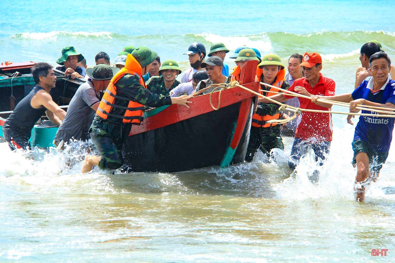 Vấn nạn tàu giã cào trên vùng biển Hà Tĩnh (bài 2): Làm gì để trả lại bình yên cho ngư dân?
