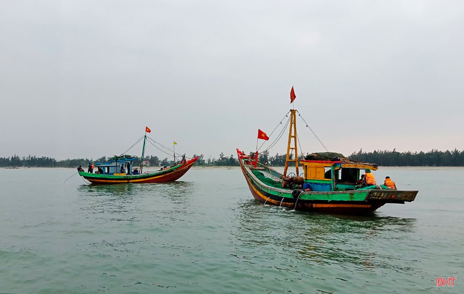Vấn nạn tàu giã cào trên vùng biển Hà Tĩnh (bài 2): Làm gì để trả lại bình yên cho ngư dân?