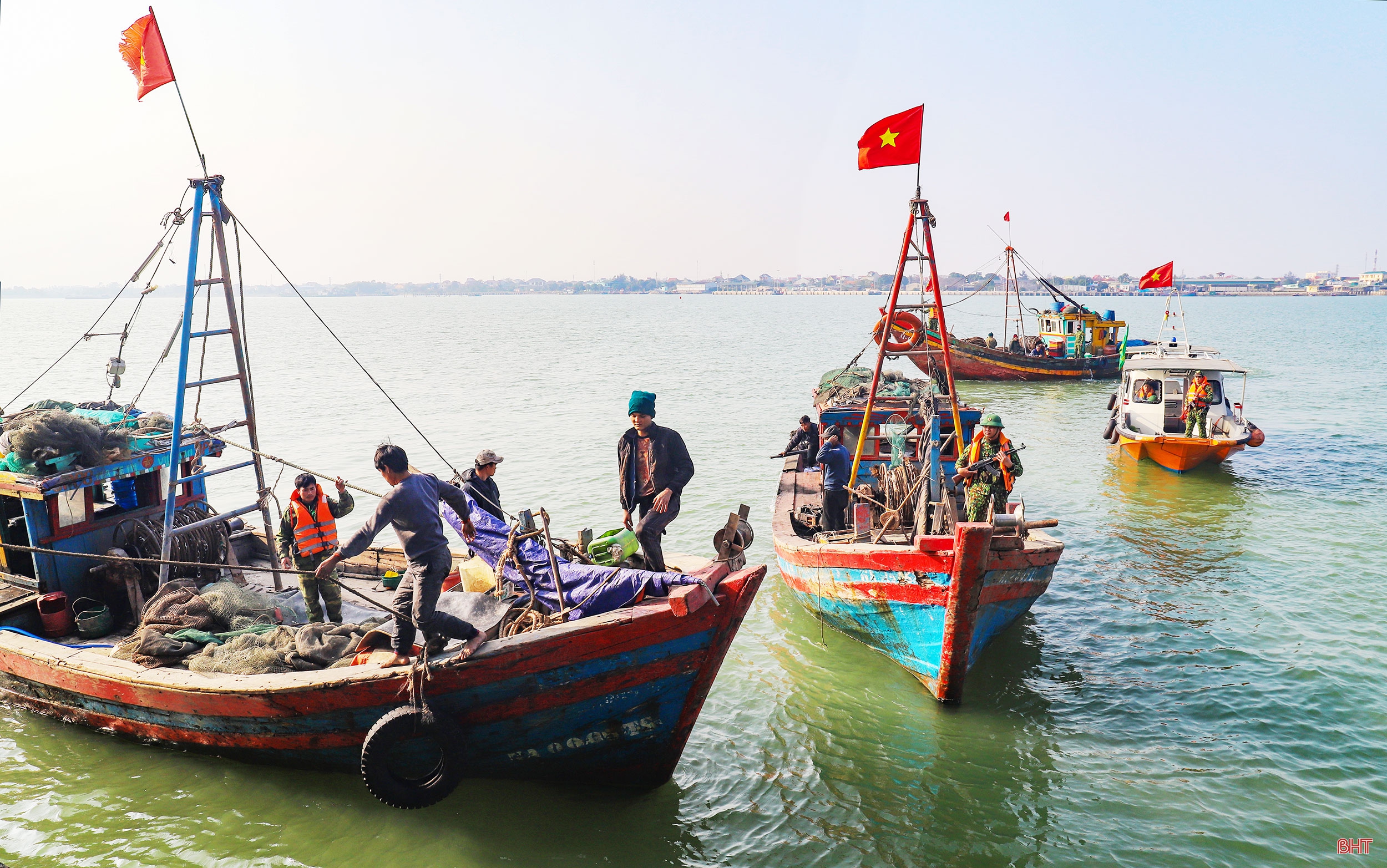 Vấn nạn tàu giã cào trên vùng biển Hà Tĩnh (bài 2): Làm gì để trả lại bình yên cho ngư dân?
