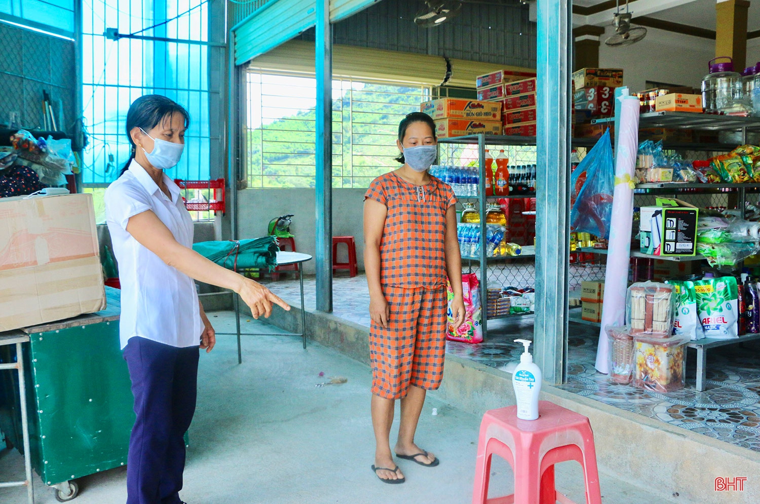 Người phụ nữ miền sơn cước Hà Tĩnh gần 20 năm “gánh” việc làng