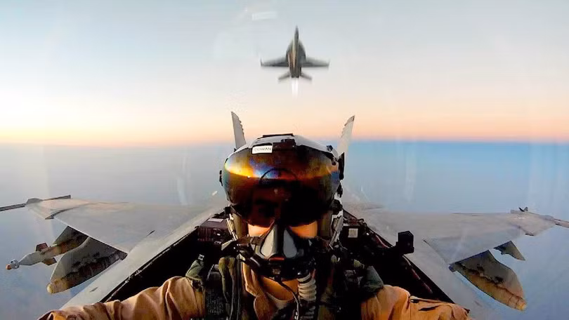 Nữ phi công F/A-18F Mỹ kể về lần đầu không kích khủng bố IS