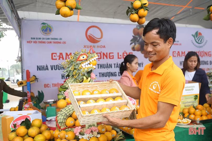 Những gian hàng “níu chân” khách ở Lễ hội Cam và sản phẩm nông nghiệp Hà Tĩnh