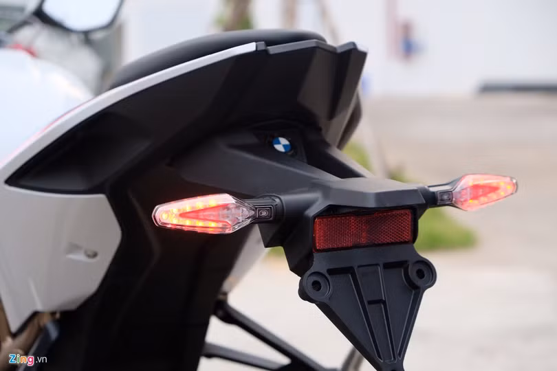 Cận cảnh mô tô BMW S 1000 RR 2019 giá 1,1 tỷ tại Việt Nam