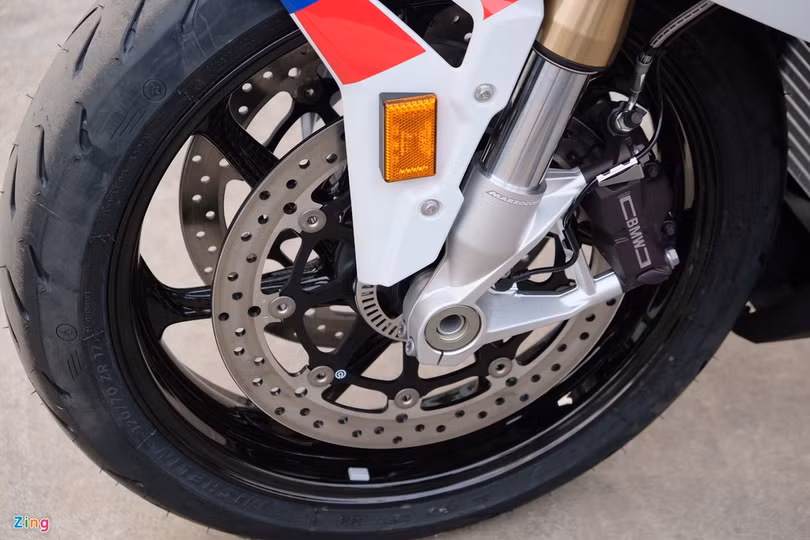 Cận cảnh mô tô BMW S 1000 RR 2019 giá 1,1 tỷ tại Việt Nam