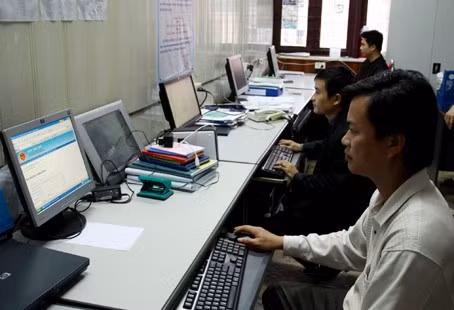 Kê khai thuế qua mạng internet và tăng cường cải cách các thủ tục hành chính là một trong những giải pháp quan trọng phát triển doanh nghiệp