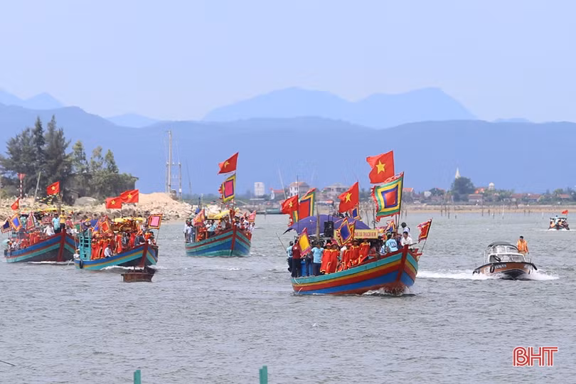 Tưng bừng lễ rước tại hội đền Chiêu Trưng Đại vương năm 2019
