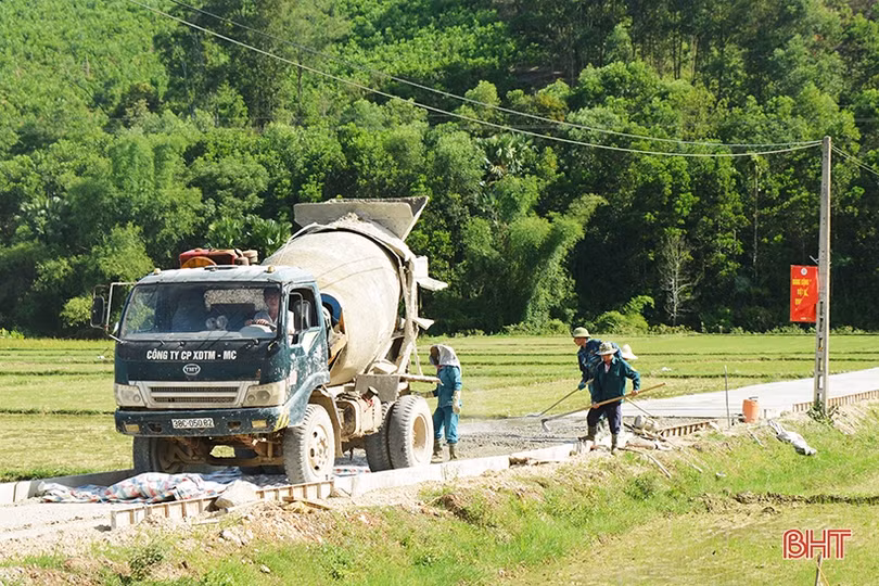 Bị “tuýt còi”, xã NTM Vũ Quang chạy đua, quyết “giữ” bằng đạt chuẩn