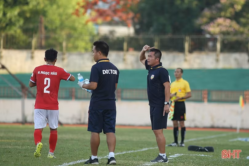 HLV Phạm Minh Đức: Chúng tôi đã thay đổi mục tiêu để đội bóng có được kết quả tích cực hơn