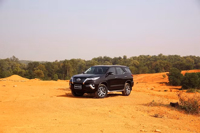 Toyota Fortuner trở lại lắp ráp trong nước, tăng giá bán