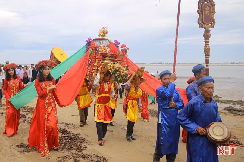Tưng bừng lễ rước tại hội đền Chiêu Trưng Đại vương năm 2019