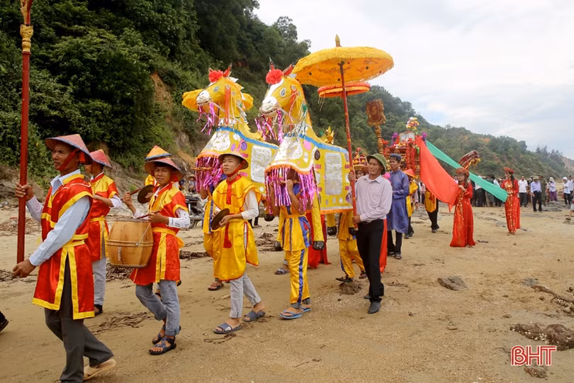 Tưng bừng lễ rước tại hội đền Chiêu Trưng Đại vương năm 2019