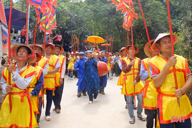 Tưng bừng lễ rước tại hội đền Chiêu Trưng Đại vương năm 2019