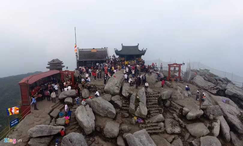 ron rang cac le hoi hut khach du lich vao dip nghi le 30 4 1 5