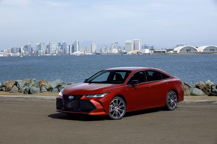can canh toyota avalon 2019 co gia tu 35 000 usd