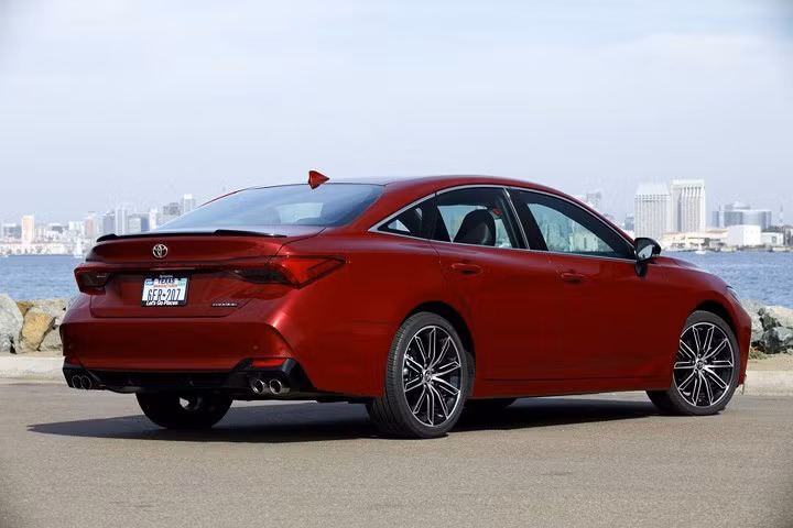 can canh toyota avalon 2019 co gia tu 35 000 usd
