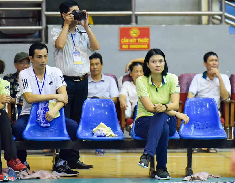 nhung chan dai xinh dep tai cup bong chuyen hung vuong