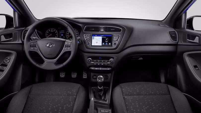 hyundai nang cap i20 canh tranh toyota yaris