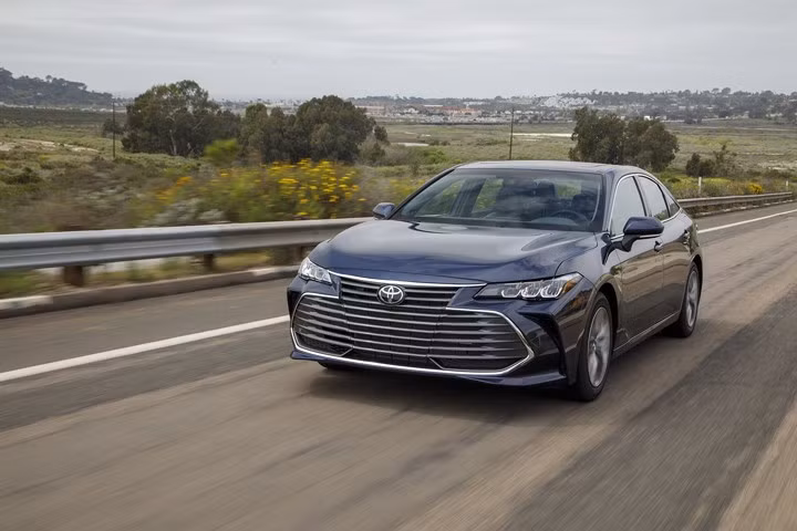 can canh toyota avalon 2019 co gia tu 35 000 usd
