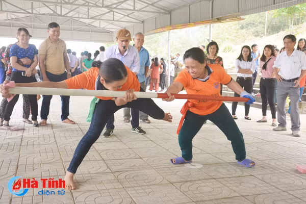 Độc đáo môn đẩy gậy tại Lễ hội Giỗ Tổ Hùng Vương năm 2018
