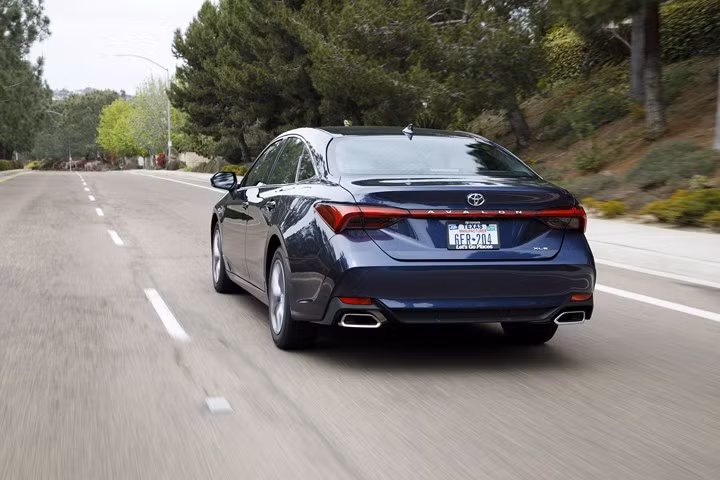 can canh toyota avalon 2019 co gia tu 35 000 usd