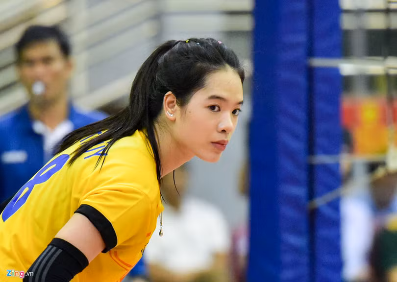 nhung chan dai xinh dep tai cup bong chuyen hung vuong