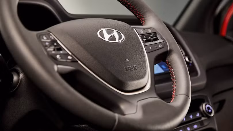 hyundai nang cap i20 canh tranh toyota yaris