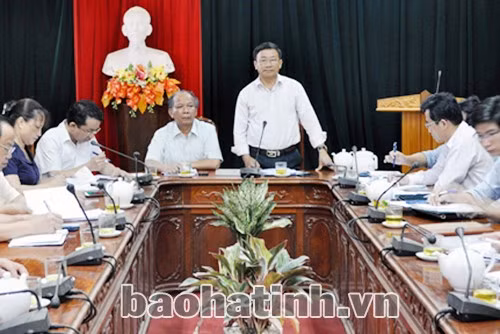 Phó Chủ tịch UBND tỉnh Lê Đình Sơn yêu cầu huyện Vũ Quang rà soát lại lại các đề án, kế hoạch để bổ sung, điều chỉnh lại cho phù hợp với điều kiện thực tế