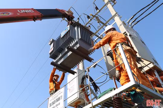 Chủ động giữ an toàn điện khu dân cư trong mùa mưa bão