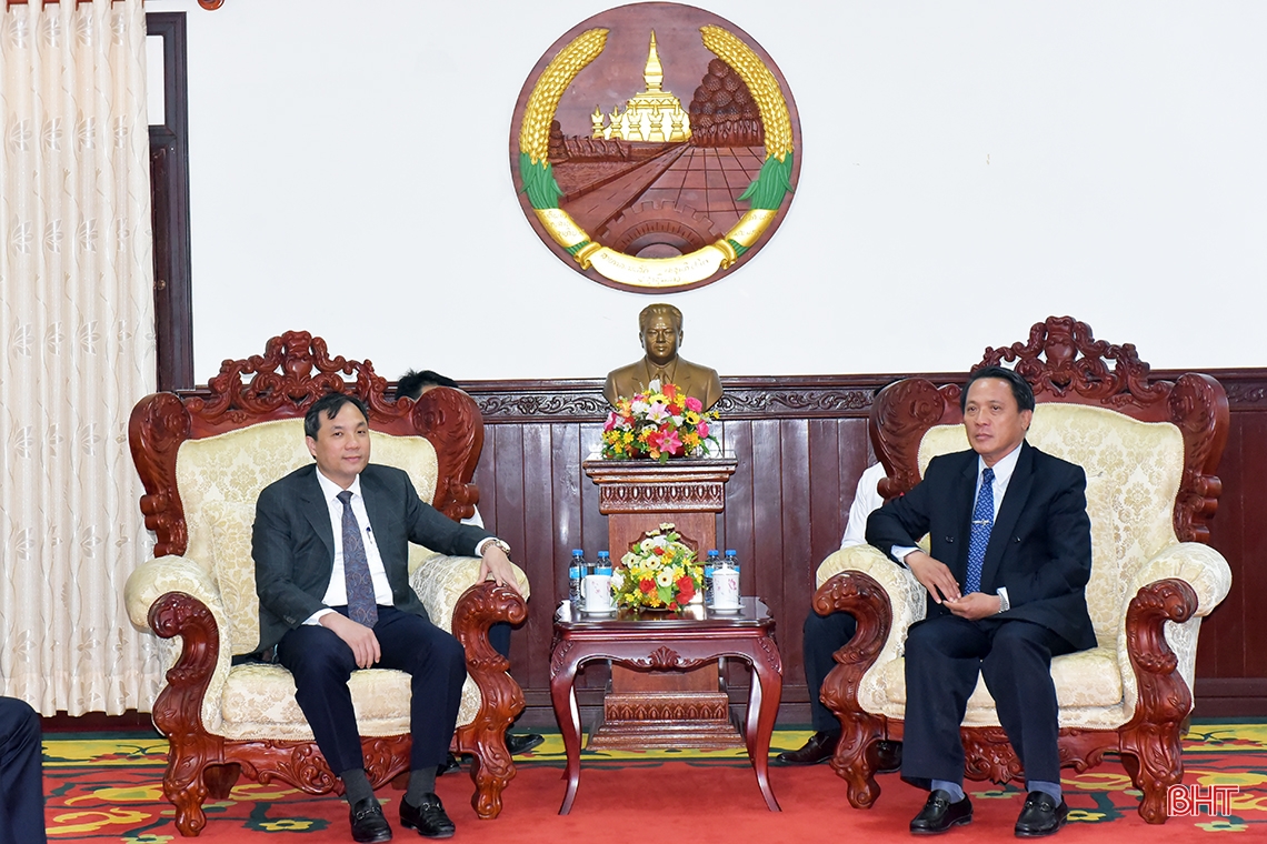 Lãnh đạo Hà Tĩnh chúc tết Bunpimay tỉnh Savannakhet