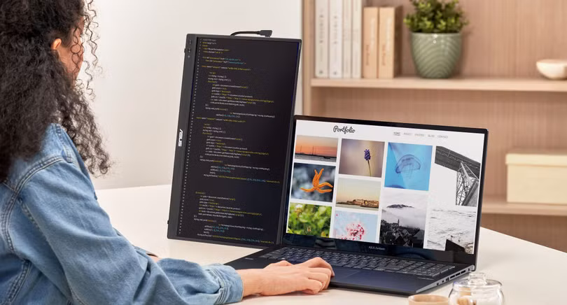 01-man-hinh-may-tinh-di-dong-dung-voi-laptop.jpg