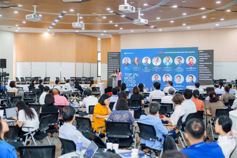 anh-2-ba-pham-thanh-hao-pho-hieu-truong-truong-dh-vinuni-voi-bai-tham-luan-tu-quoc-te-hoa-toi-vi-the-toan-cau.jpg