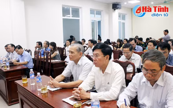 bao ha tinh gap mat ctv ttv va phat dong thi viet ve nong thon moi