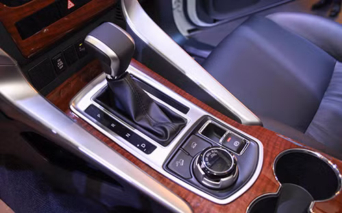 pajero sport the he moi gia tu 1 4 ty dong tai viet nam