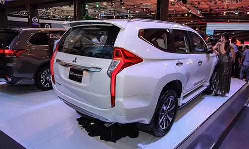 pajero sport the he moi gia tu 1 4 ty dong tai viet nam