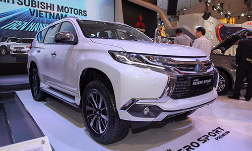 pajero sport the he moi gia tu 1 4 ty dong tai viet nam