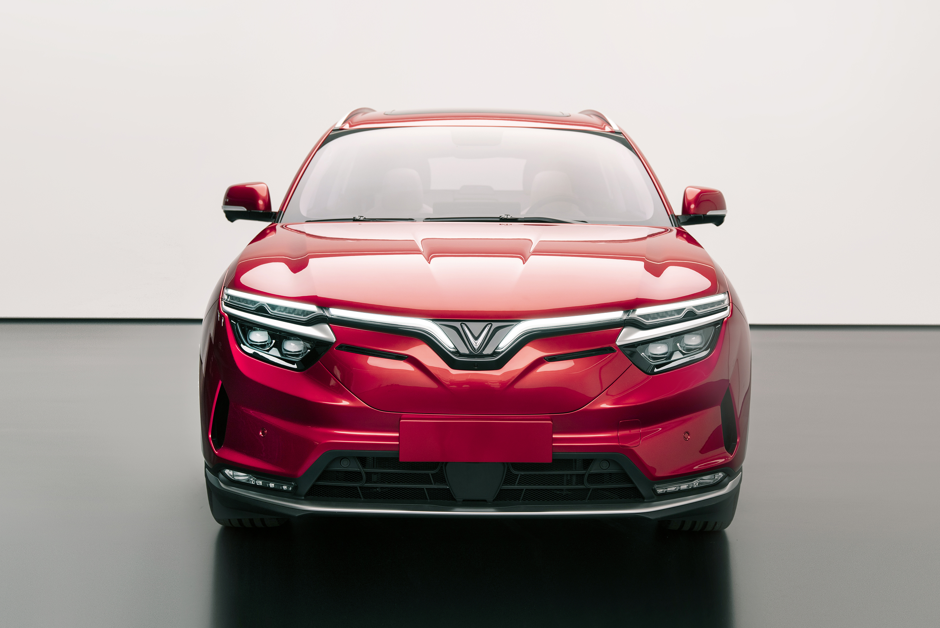Ngắm VinFast VF e35 - SUV phong cách coupe vừa ra mắt tại Mỹ