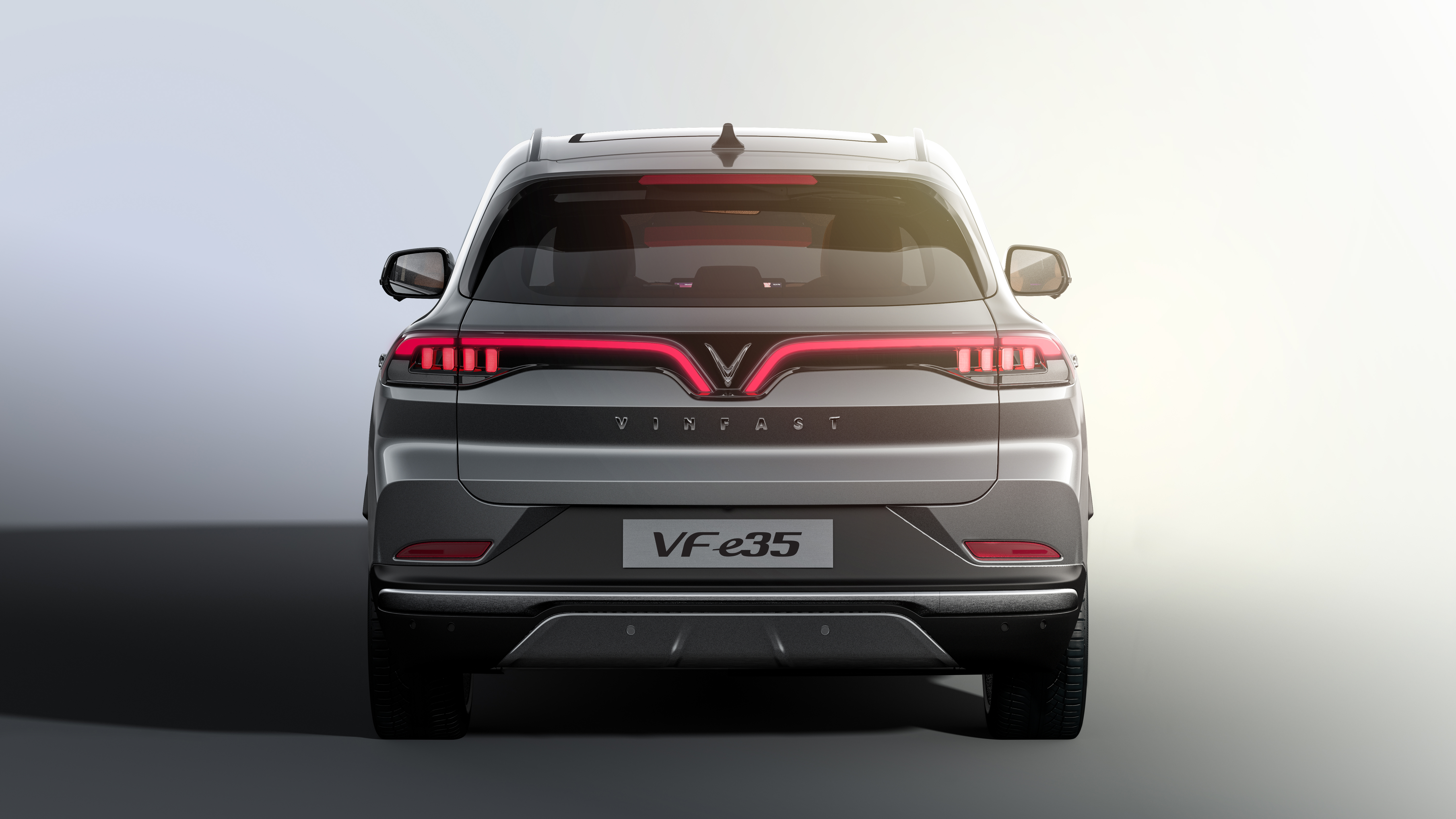 Ngắm VinFast VF e35 - SUV phong cách coupe vừa ra mắt tại Mỹ